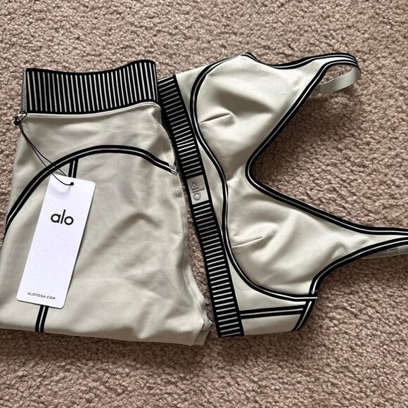 Auth Alo Yoga Airlift Line Up Bra And Airlift High-Waist 7/8 Line Up Legging Set - Picture 2 of 4